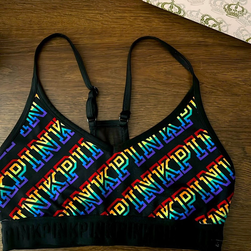 VS/PINK Sports Bra 🖤🩷